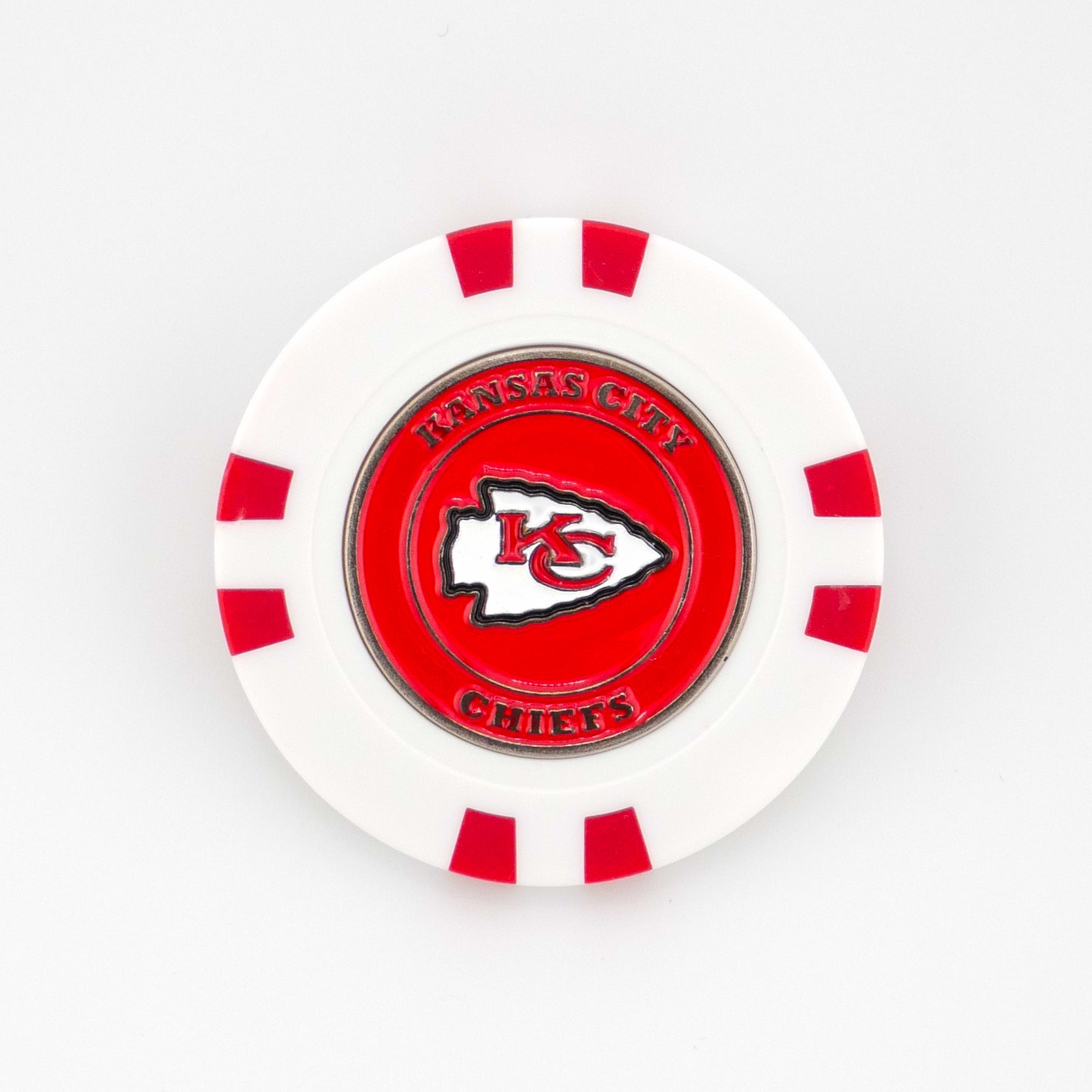 A white and red poker chip golf ball marker by Ballmarkers from Logie Joe’s, featuring the Kansas City Chiefs logo and Kansas City Chiefs text on the inner red circle.