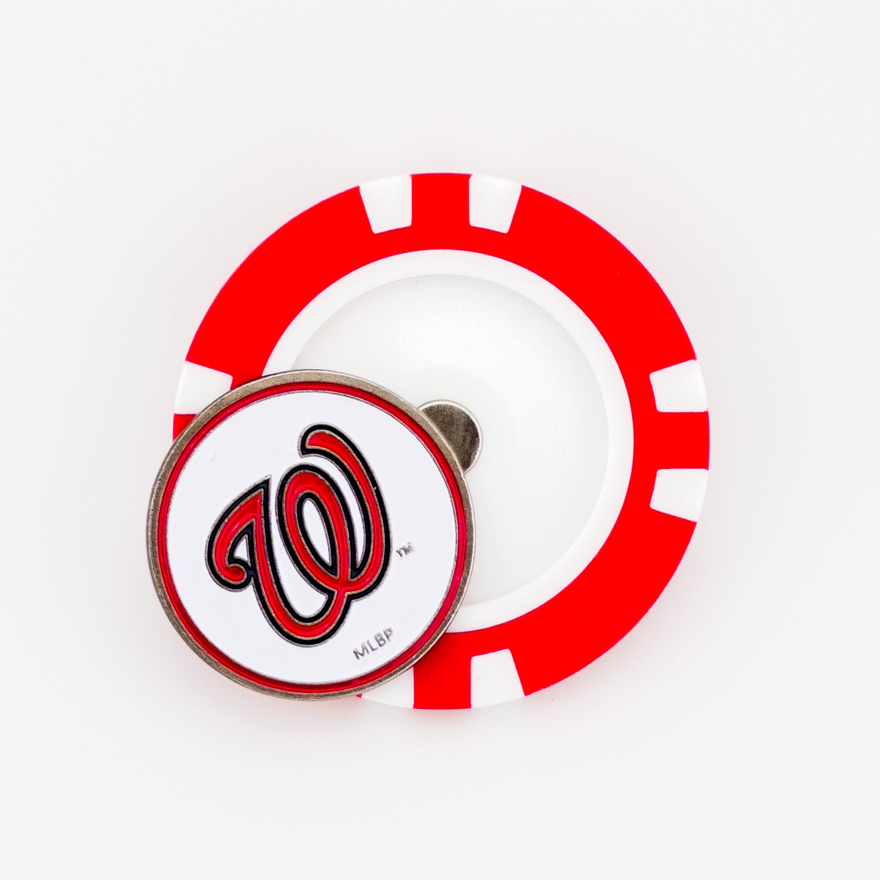 A red and white poker chip marker with a metal Washington Nationals W logo coin from Ballmarkers by Logie Joes on top.